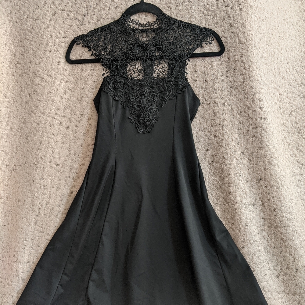Black Lace Sleeveless Cocktail Dress